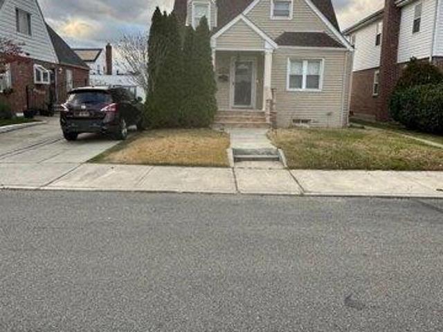 House for sale in Queens, Arverne
