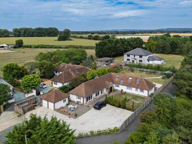 House for sale in Barnham and Eastergate, Clapham