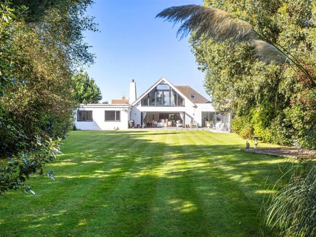 House for sale in Rustington, Clapham