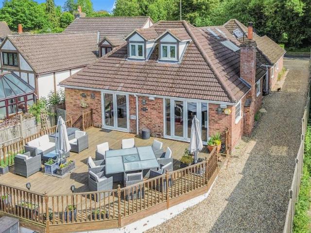 House for sale in Harlington
