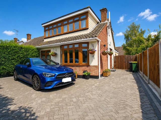 House for sale in Stroud Green, Barling