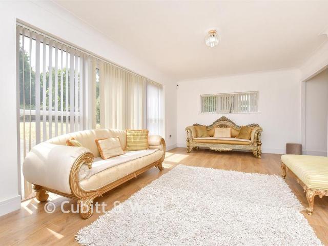 House for sale in Nork, Red Hill