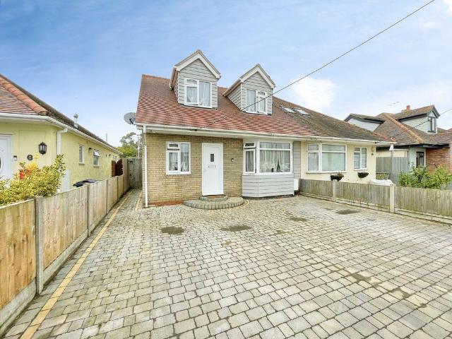 House for sale in Dale Hill, Essex