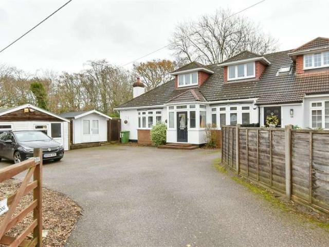 Cottage for sale in The Butts, Kent