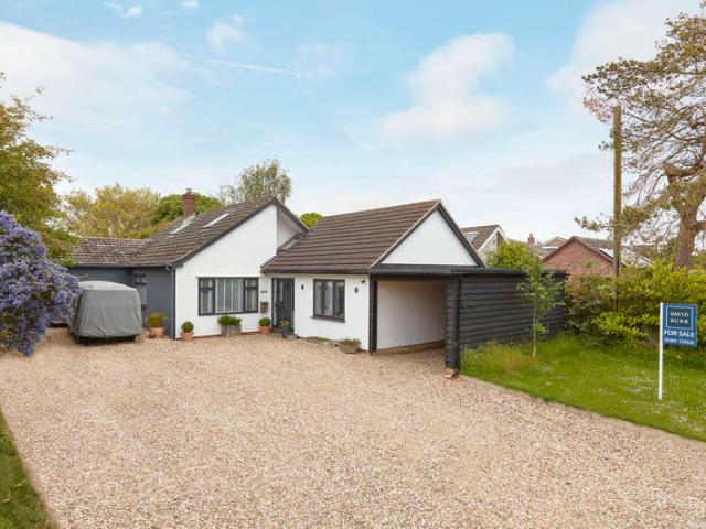 Cottage for sale in Chelmondiston, Suffolk