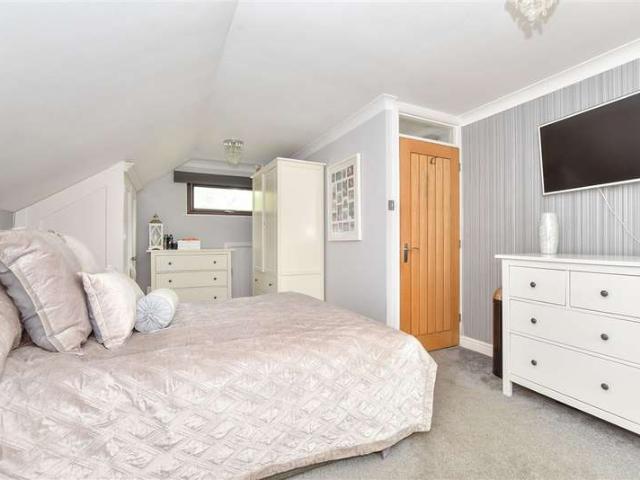 Cottage for sale in Bridgefield, Kent