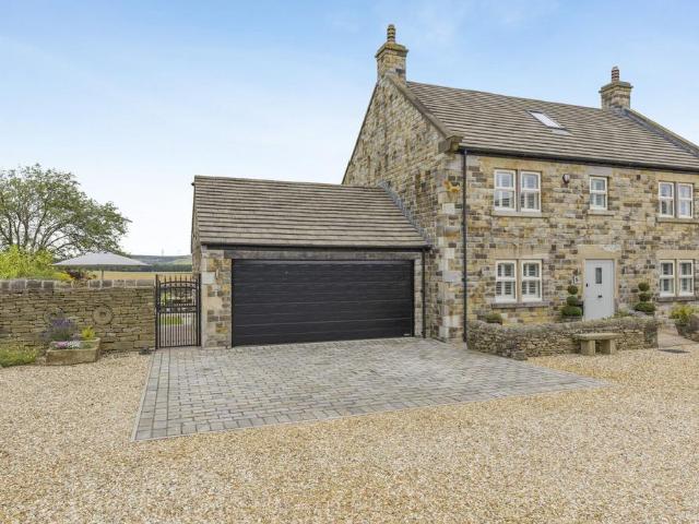 House for sale in Hazlehead, Barnsley