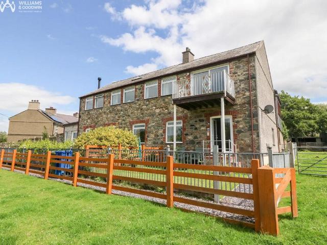 House for sale in Llandwrog, Wales
