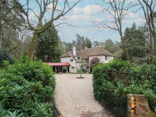 House for sale in Fleet, Hart