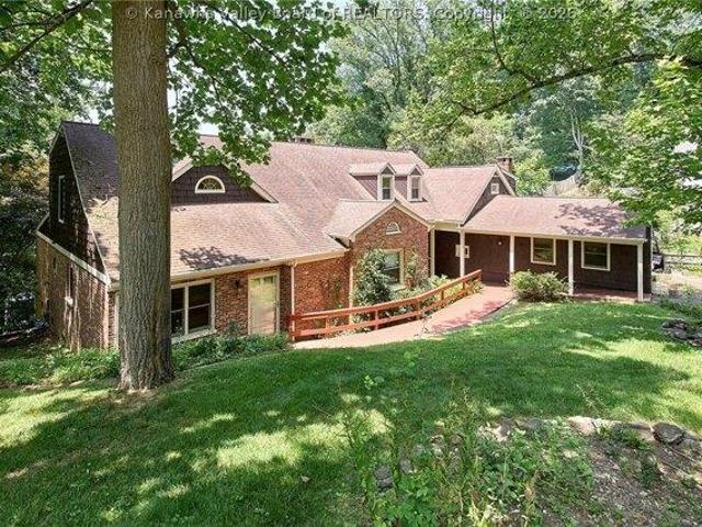 House for sale in Charleston, West Virginia