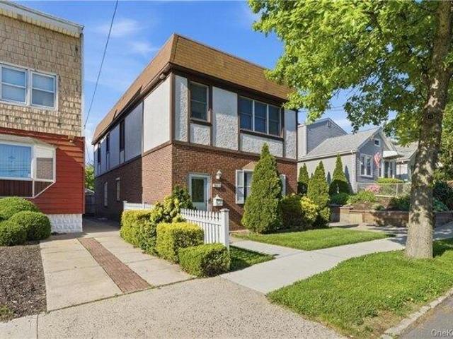 House for sale in Queens, Arverne