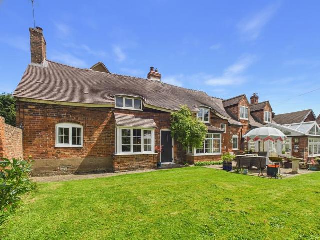 House for sale in Gun Hill, Warwickshire