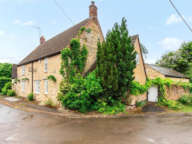 House for sale in Shutlanger, Northamptonshire