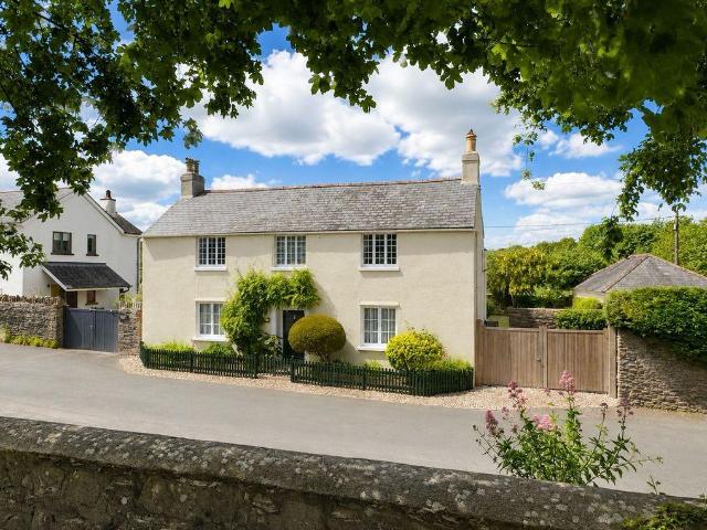 House for sale in Broadsands