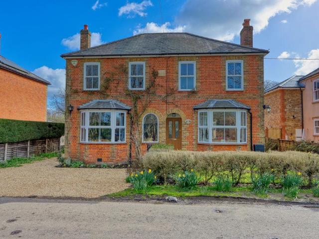 House for sale in Heol-las, Surrey