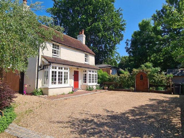 House for sale in Pachesham Park, Surrey