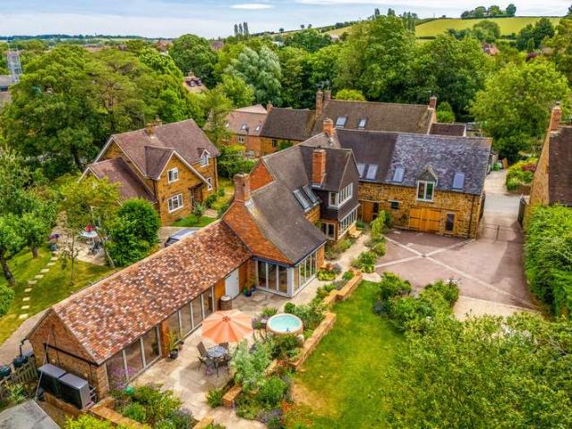 House for sale in Alderminster, Warwickshire
