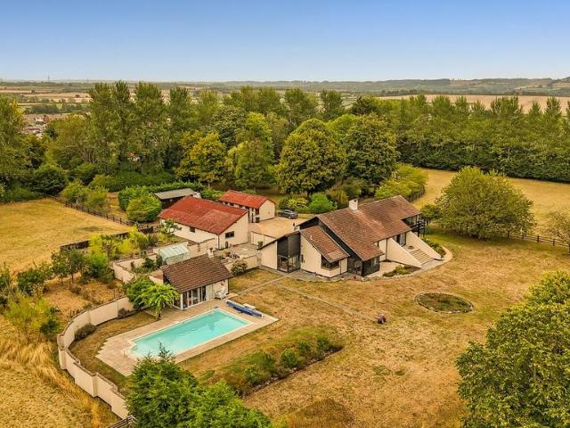 House for sale in Pucklechurch, South Gloucestershire