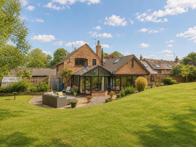 House for sale in Barton In Fabis, East Midlands