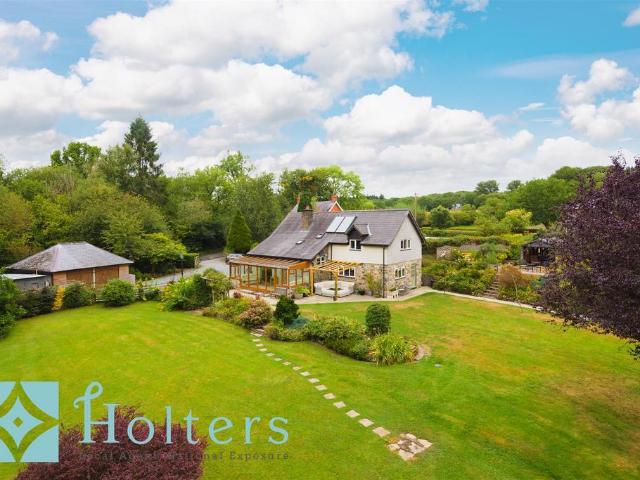 House for sale in Llanbadarn Fynydd, Wales