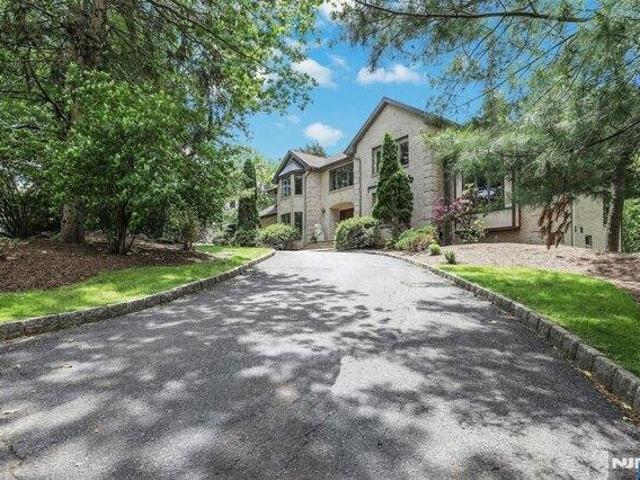 House for sale in Cresskill