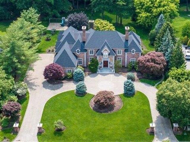 House for sale in Cresskill
