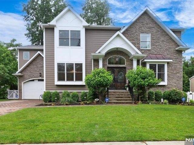 House for sale in Cresskill
