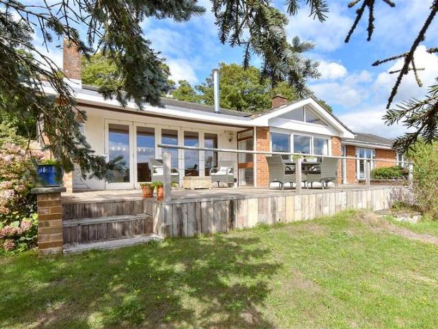 Bungalow for sale in Gunville, Carisbrooke