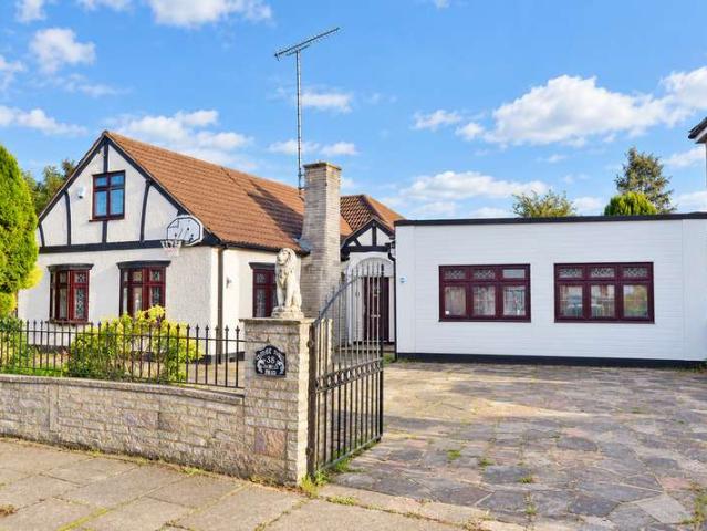 Bungalow for sale in London Borough of Havering, Greater London