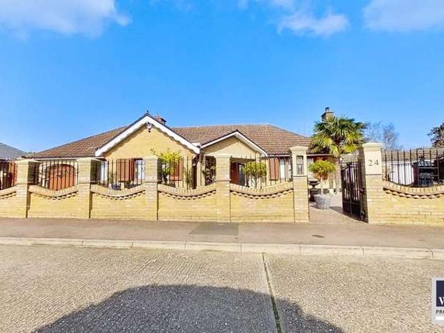 Bungalow for sale in Broxbourne, Hertfordshire