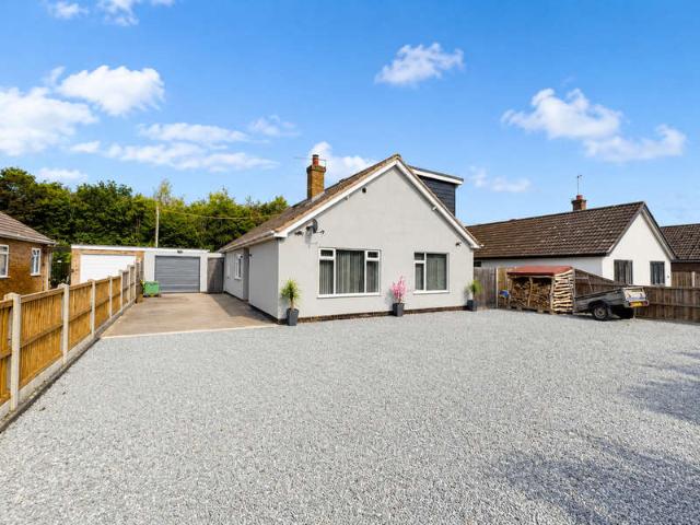 Bungalow for sale in New Rackheath, Crostwick