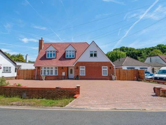Bungalow for sale in Denham