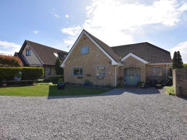 Bungalow for sale in Sully, Wales
