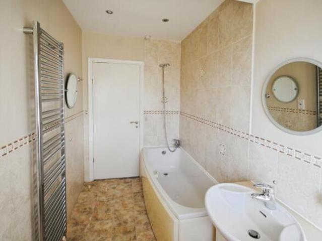 Bungalow for rent in Park Street, St Albans