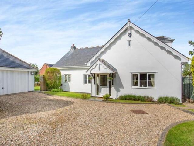 Bungalow for rent in Pamington, Gloucestershire