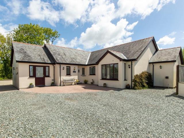 Bungalow for sale in Hundleton, Wales