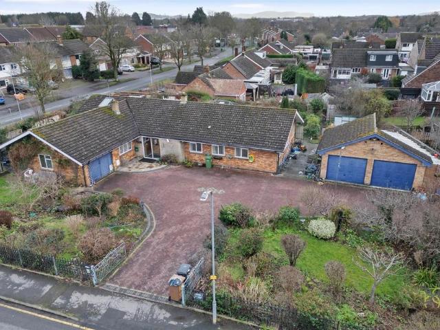 Bungalow for sale in Bengeworth, Crookhill