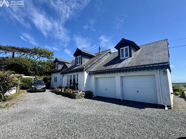 Bungalow for sale in Llanfaethlu