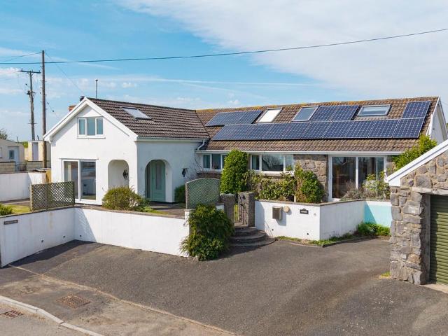 Bungalow for sale in Lamphey, East Trewent