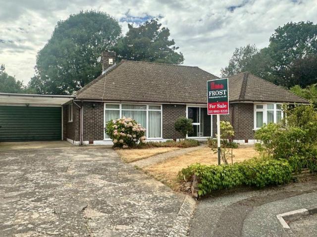 Bungalow for sale in London Borough of Croydon, Kenley