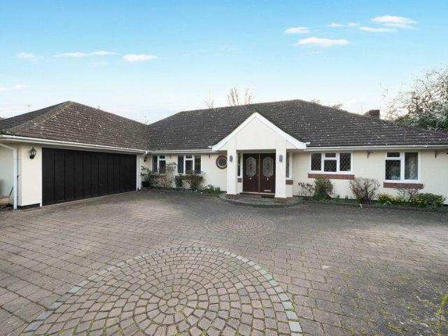 Bungalow for sale in Gerrards Cross, Denham