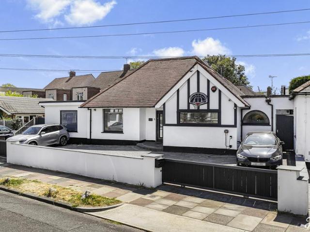 Bungalow for sale in Alton Barnes, Essex