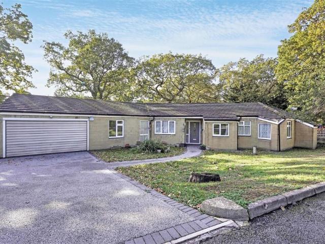 Bungalow for sale in Upper Sydenham, Greater London