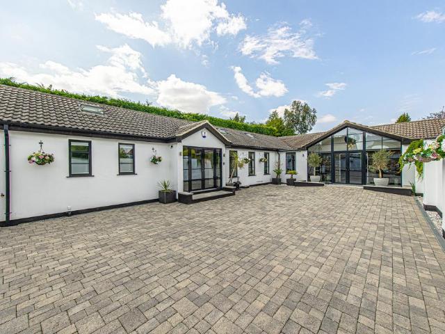 Bungalow for sale in Barling, Essex