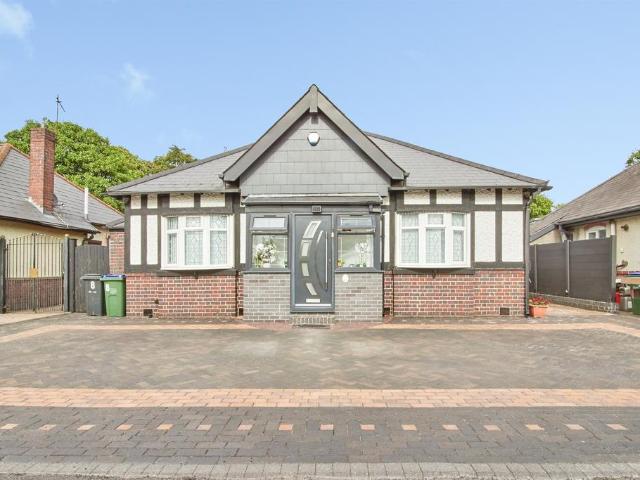 Bungalow for sale in Mayer's Green, West Bromwich