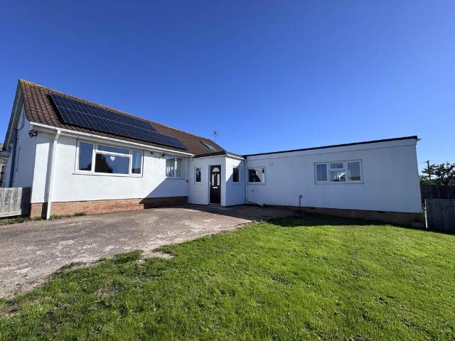 Bungalow for sale in Brixington, Budlake
