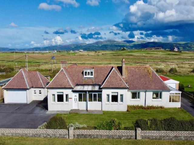 Bungalow for sale in Dol-y-bont, Wales