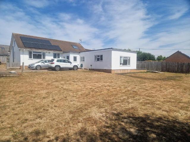 Bungalow for sale in Brixington, Budlake