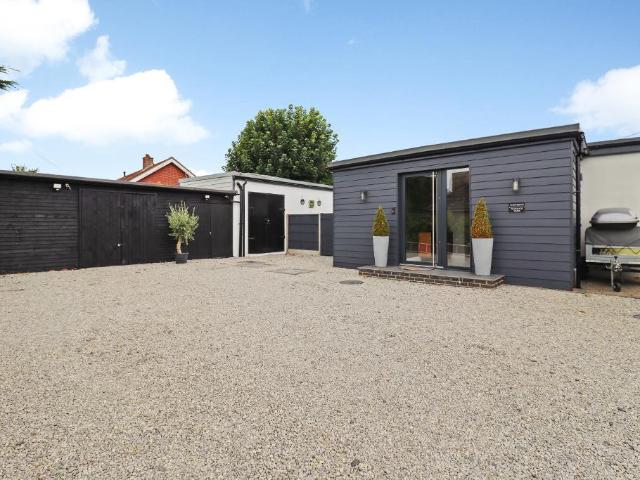 Bungalow for sale in Nelson Park, Ash
