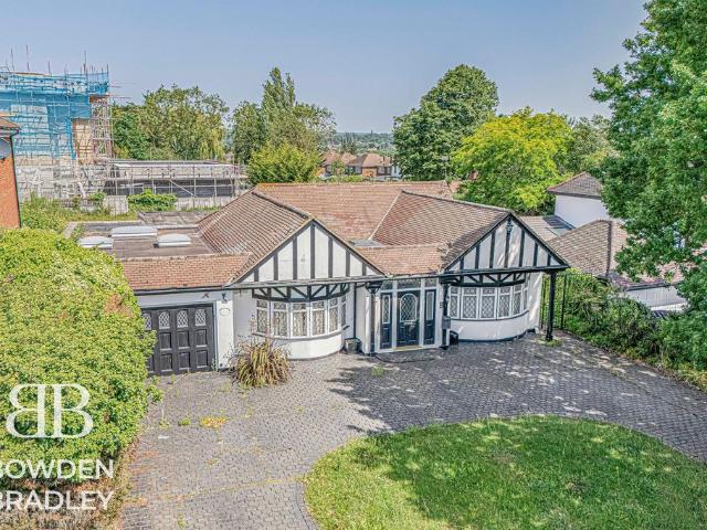 Bungalow for sale in Chigwell, Epping